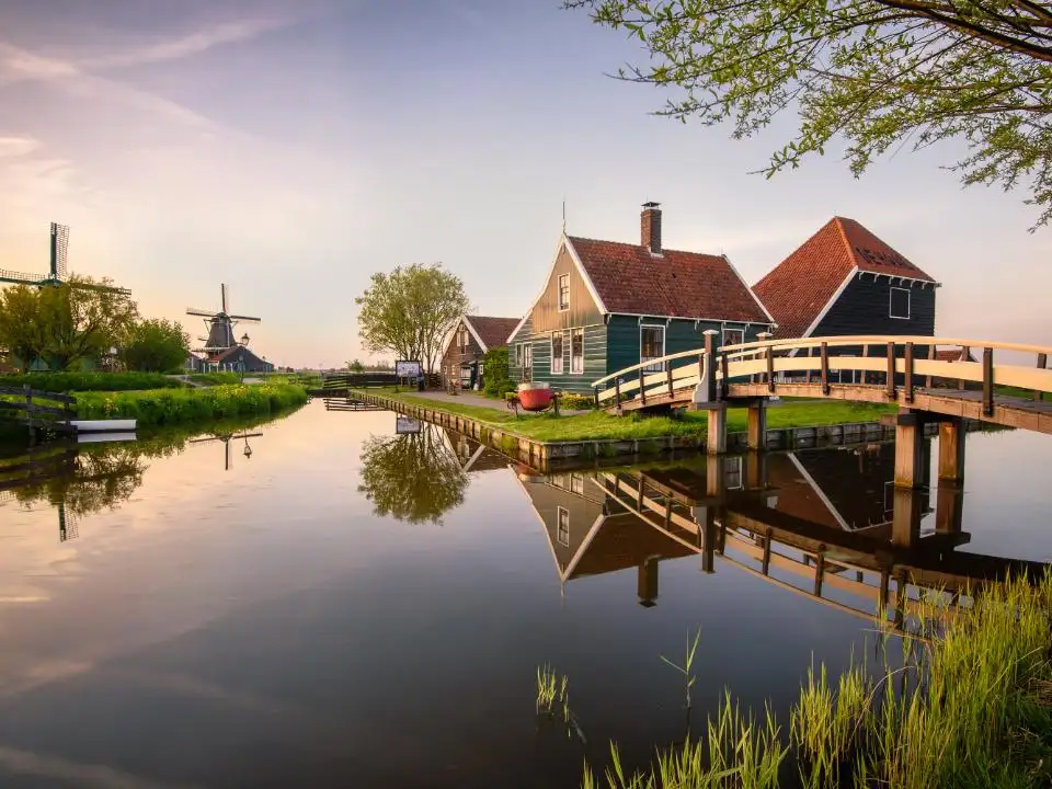 Những trải nghiệm thú vị tại ngôi làng cối xay gió Zaanse Schans, Hà Lan