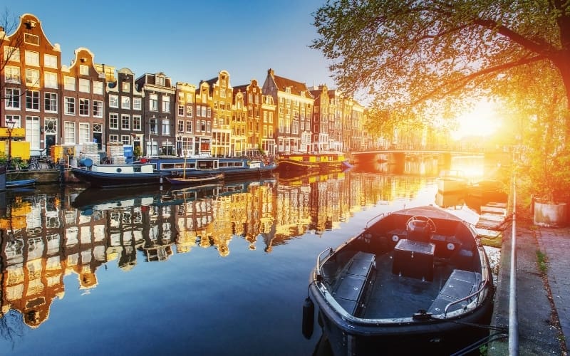 Trải nghiệm thú vị trên những kênh đào ở Amsterdam, Hà Lan