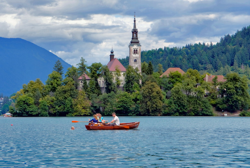 Vẻ đẹp tuyệt mỹ của hồ Hồ Bled, 'viên ngọc xanh' của Slovenia